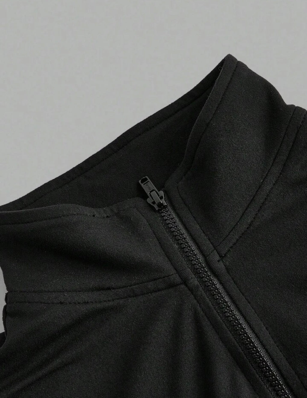 Chaqueta deportiva ajustada con cremallera