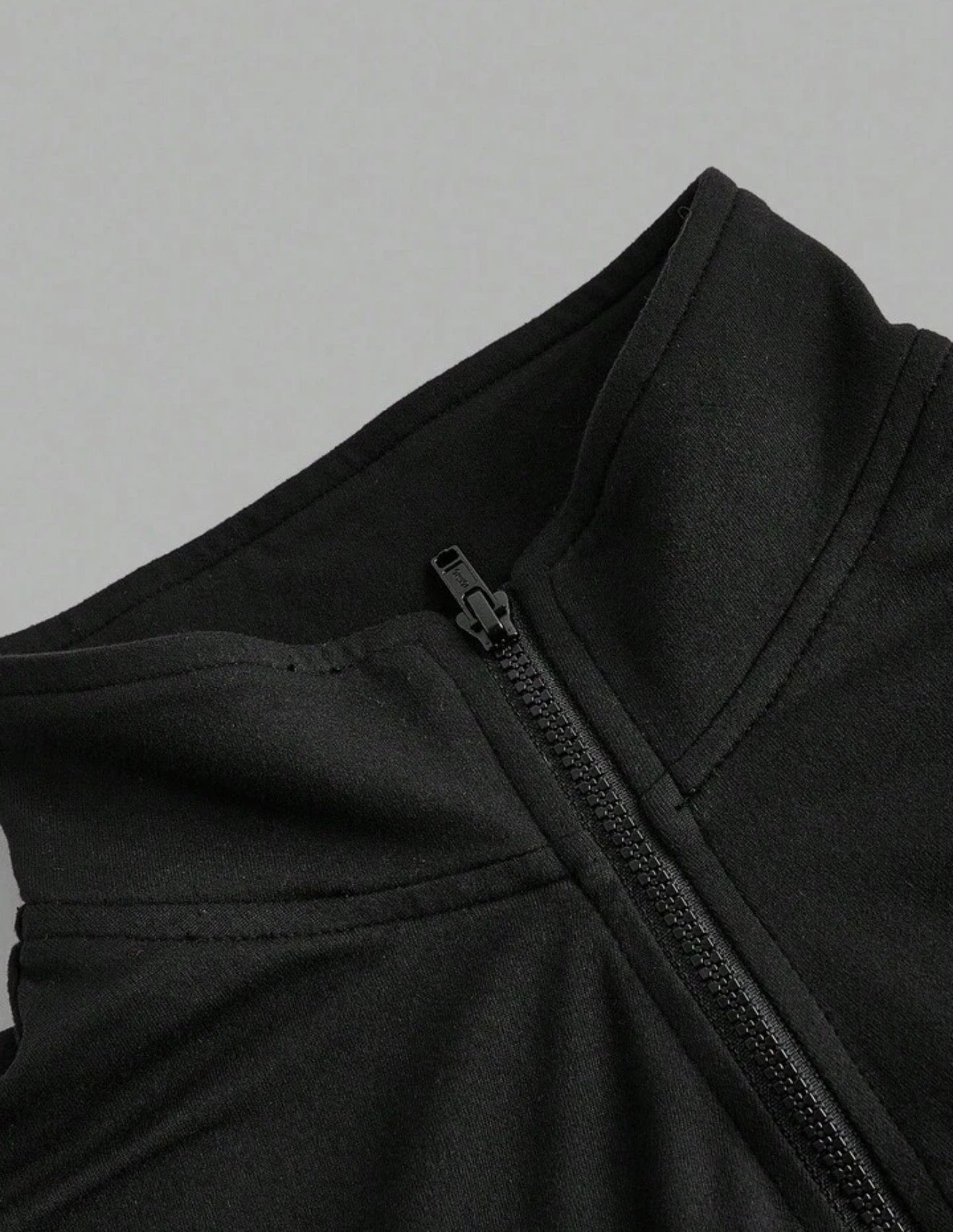 Chaqueta deportiva ajustada con cremallera
